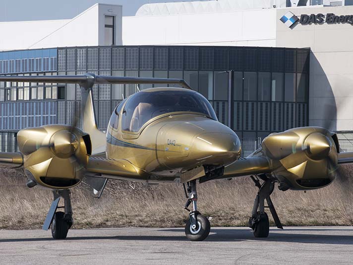 萬(wàn)豐與荷蘭航空飛行學(xué)院簽訂購機訂單